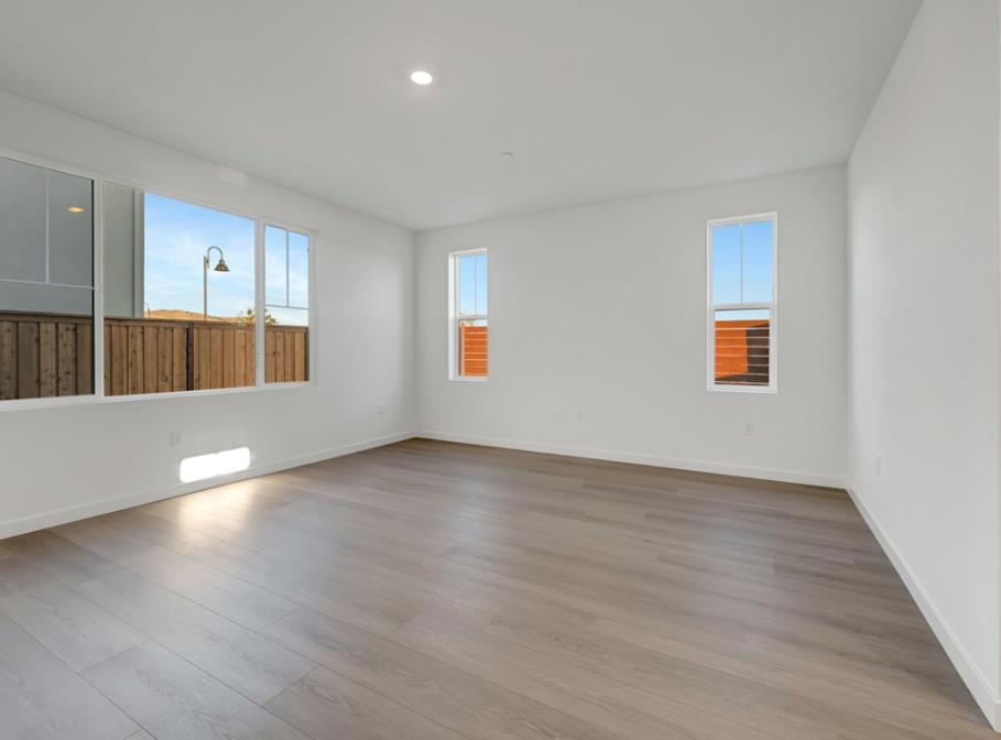 5737 Pathway Drive Property Photo 8