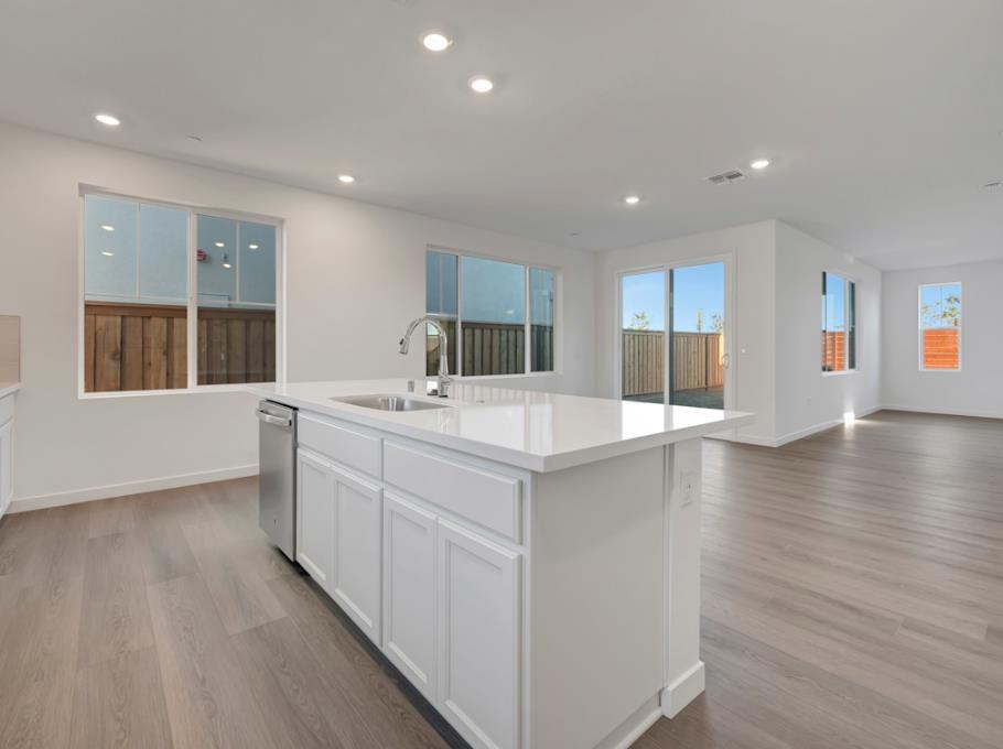 5737 Pathway Drive Property Photo 13