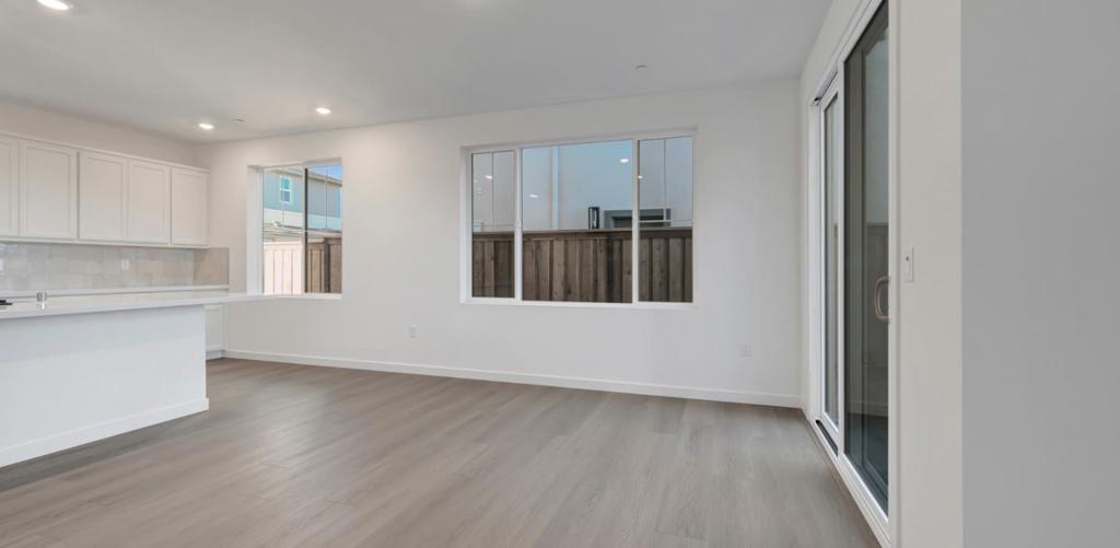 5737 Pathway Drive Property Photo 14