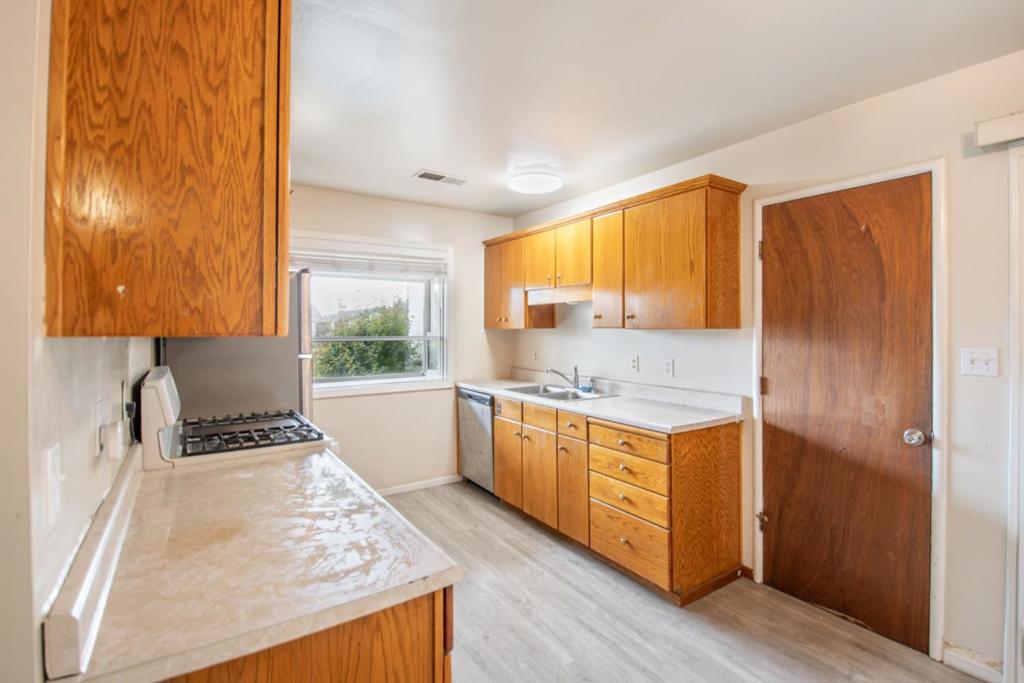 491 Dixon Road Property Photo 15