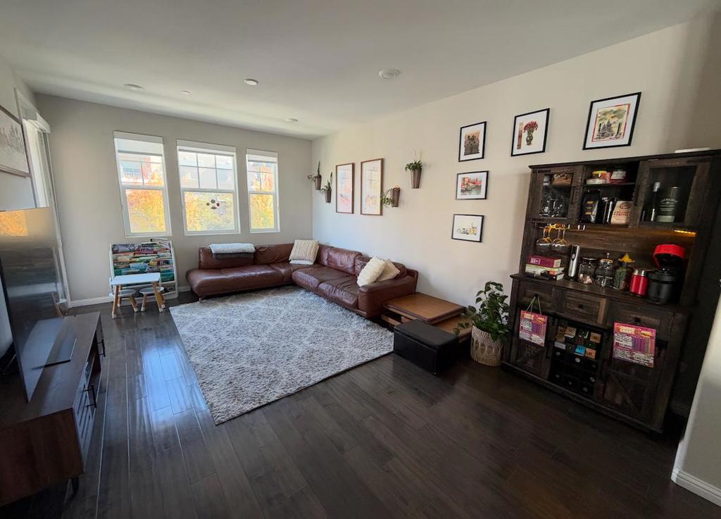 101 Infinity Way Property Photo 8
