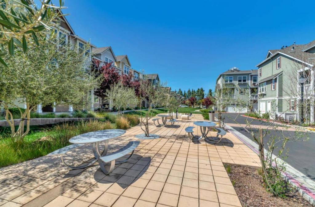 101 Infinity Way Property Photo 23