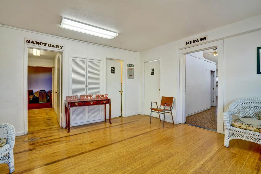 10007 San Leandro Street Property Photo 5