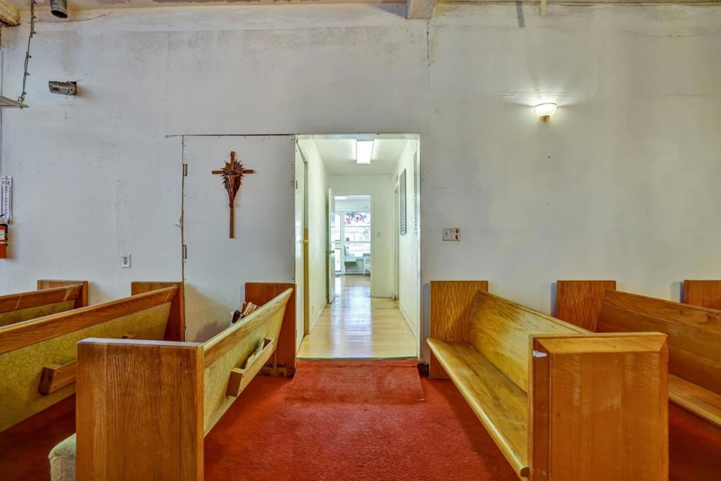 10007 San Leandro Street Property Photo 10