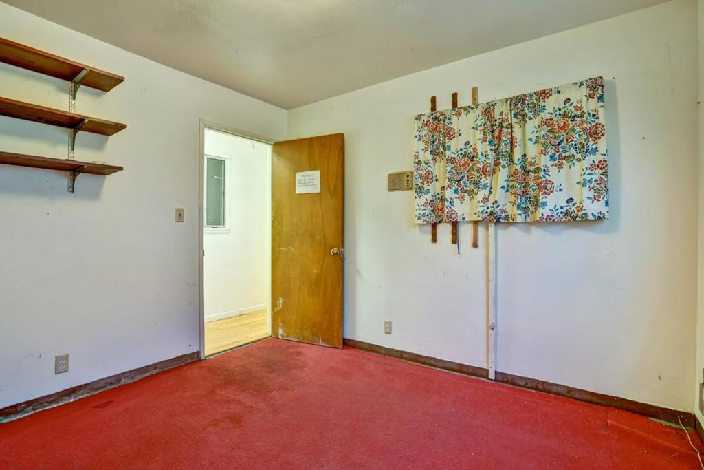 10007 San Leandro Street Property Photo 12