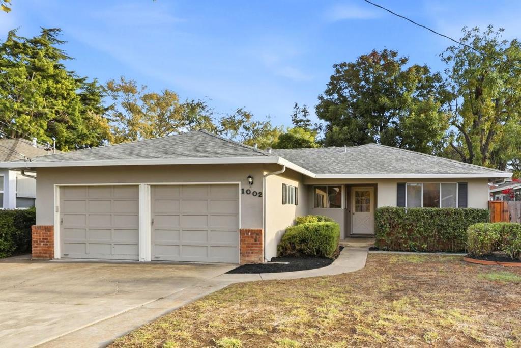 1002 PASCOE Avenue Property Photo 1