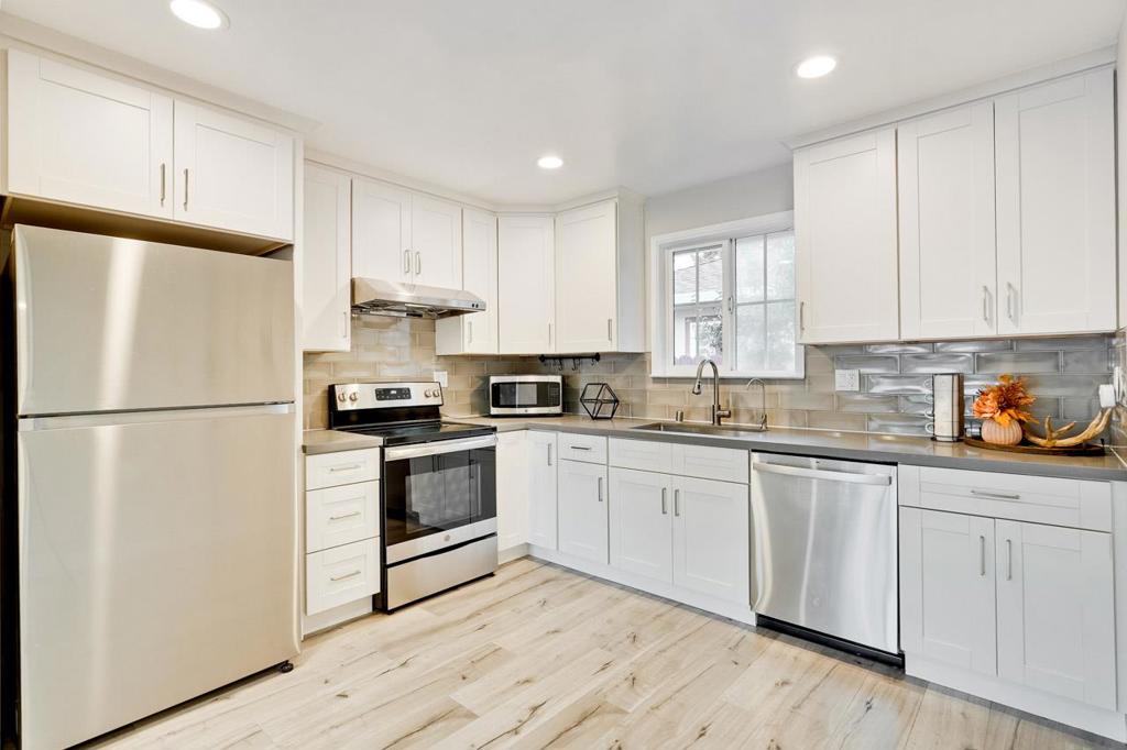 263 E Hemlock Avenue Property Photo 10