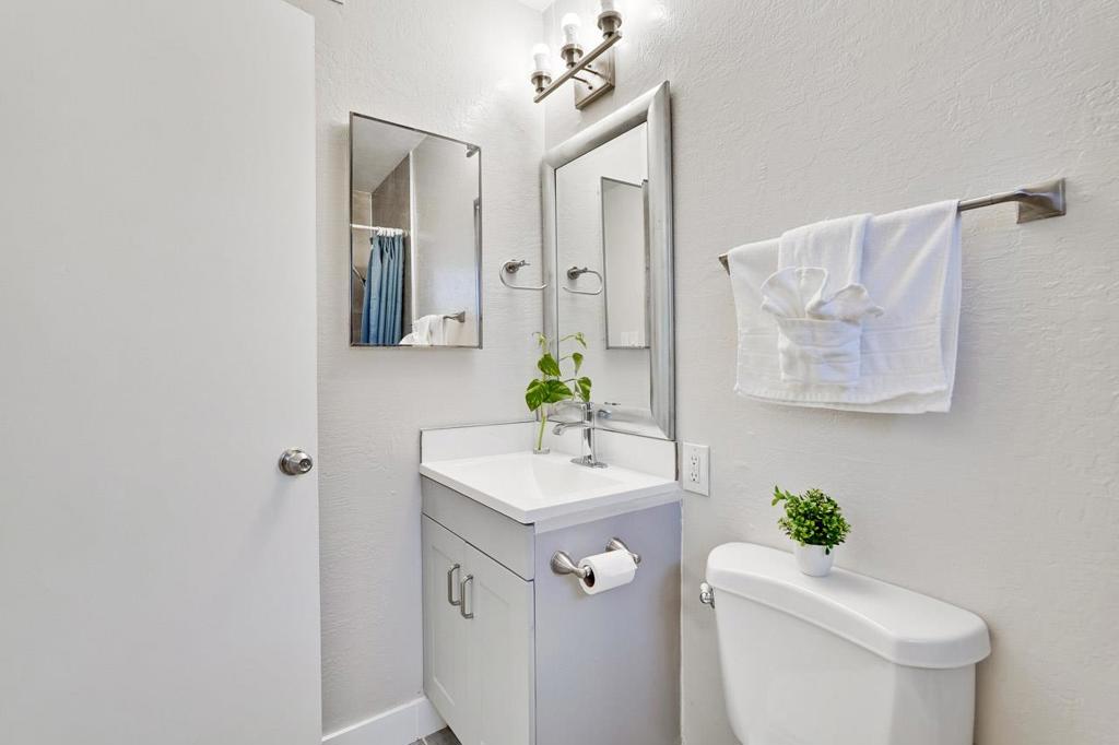263 E Hemlock Avenue Property Photo 25