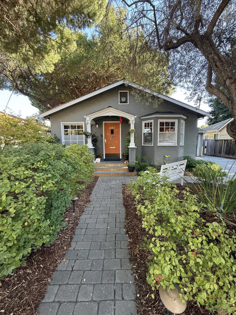 697 Menlo Avenue A Property Photo 1