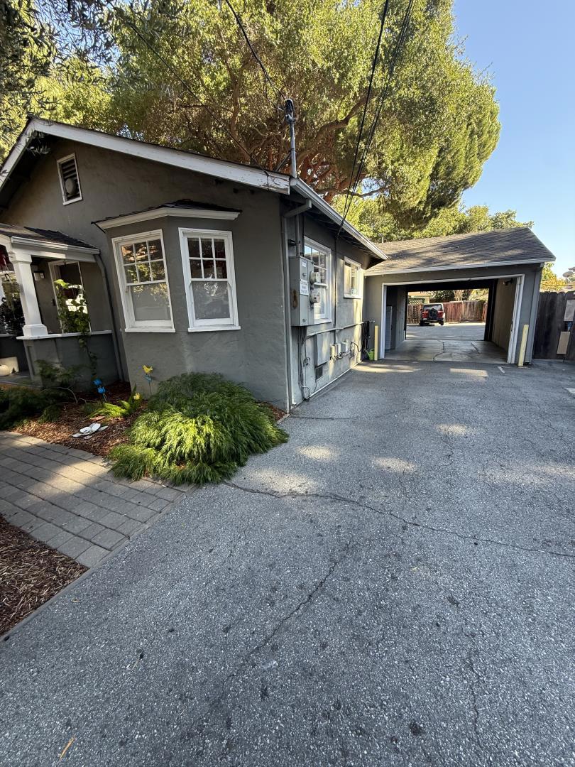 697 Menlo Avenue A Property Photo 2