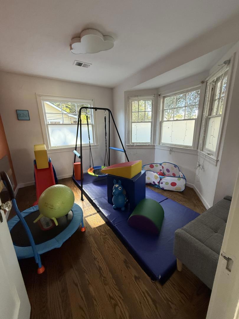 697 Menlo Avenue A Property Photo 5
