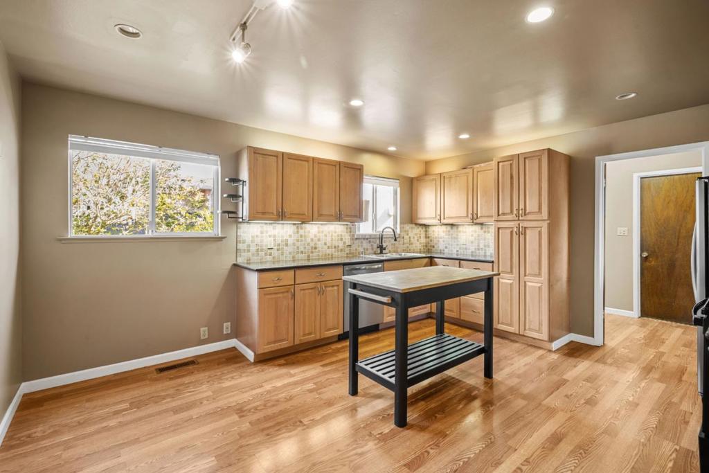 575 5th Street Property Photo 3
