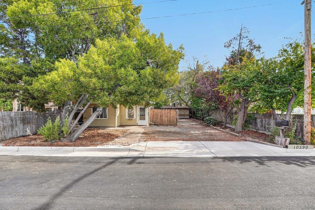 10590 San Leandro Avenue Property Photo 13