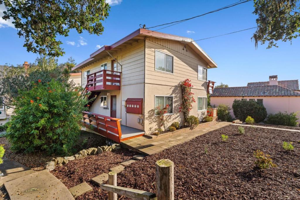 950 Lighthouse Avenue Property Photo 3