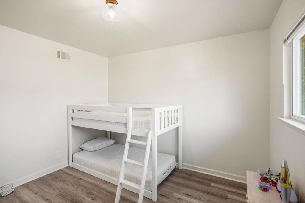 950 Lighthouse Avenue Property Photo 23