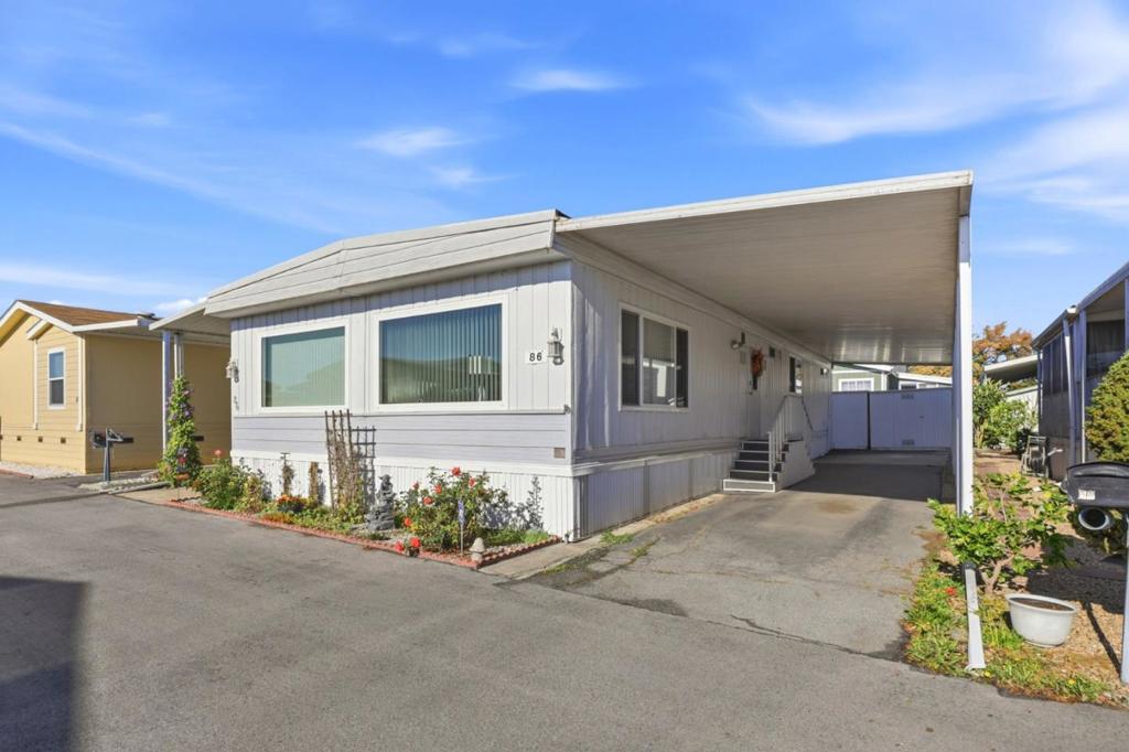 150 Kern Street 86 Property Photo 2