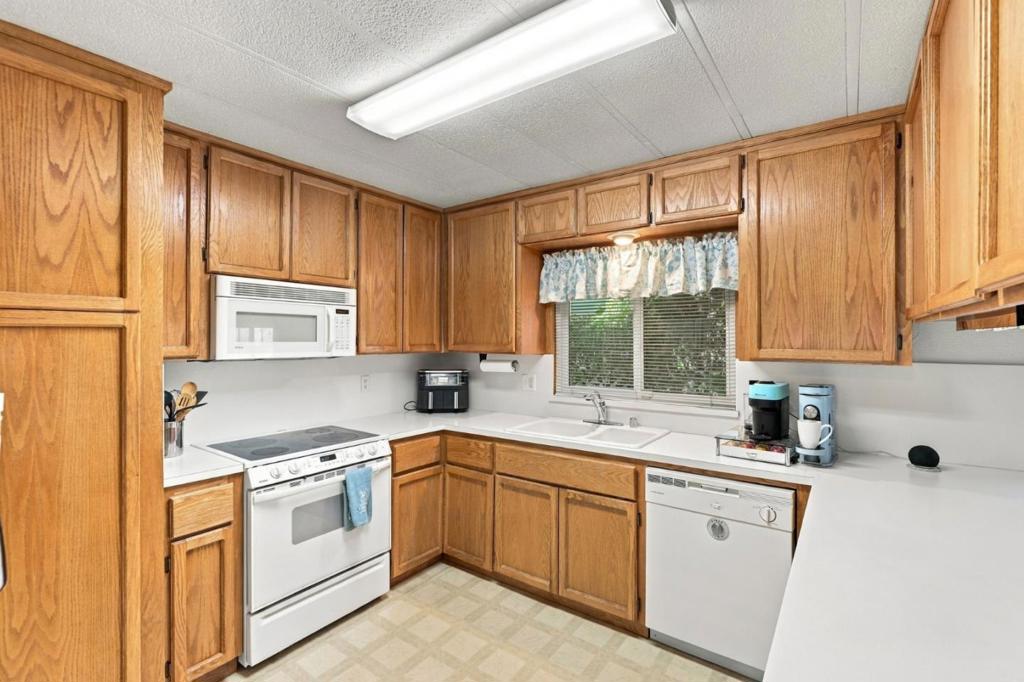 150 Kern Street 86 Property Photo 9