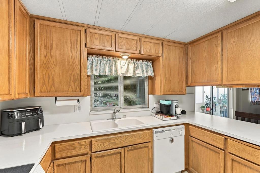 150 Kern Street 86 Property Photo 10