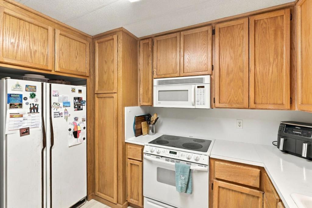 150 Kern Street 86 Property Photo 11