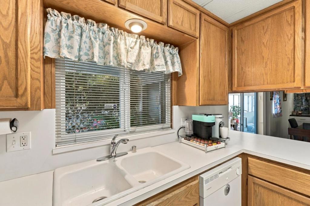 150 Kern Street 86 Property Photo 12