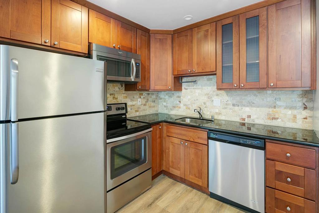467 Clinton Street Property Photo 5