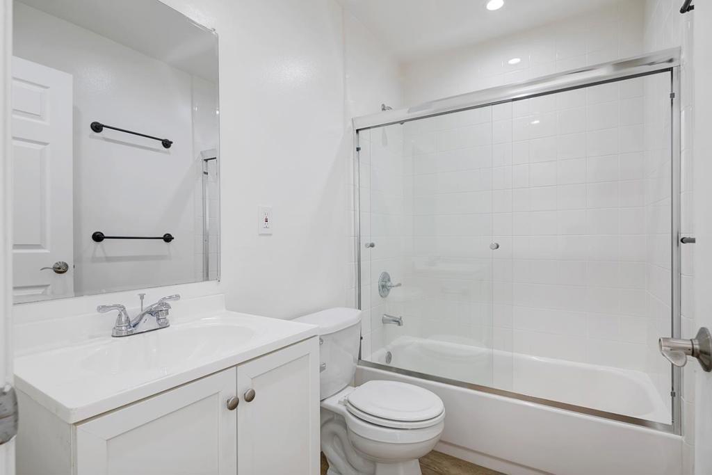 467 Clinton Street Property Photo 6