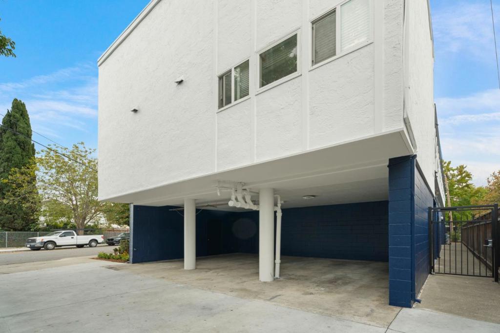 467 Clinton Street Property Photo 17