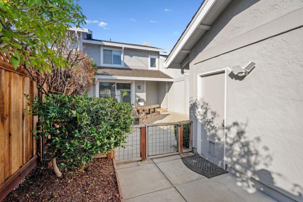 416 Sailfish Drive Property Photo 4