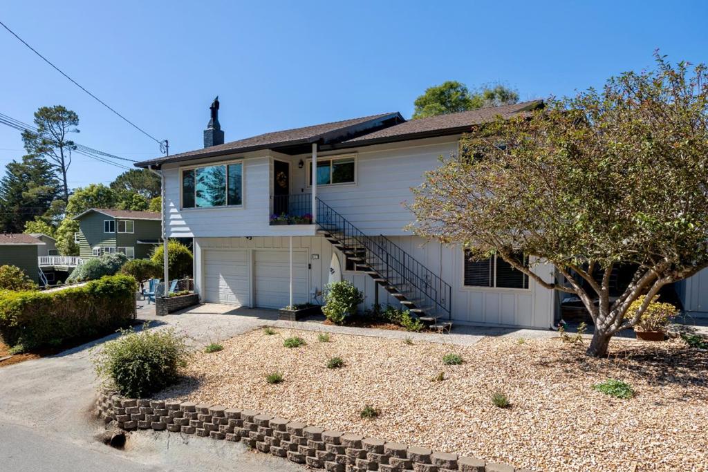 407 Avenue Portola Property Photo 1