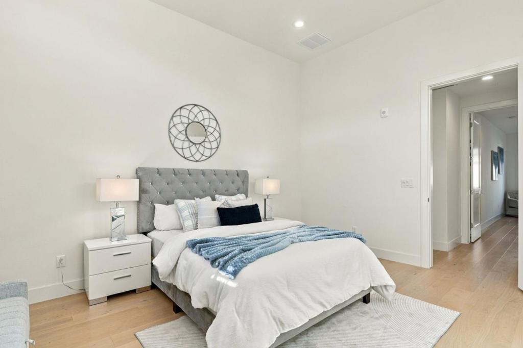 2066 Tarob Court Property Photo 17