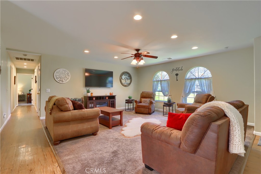 4261 Ashworth Road Property Photo