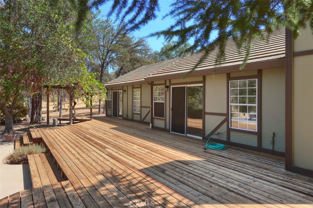 2631 Oak Woods Court Property Photo 4