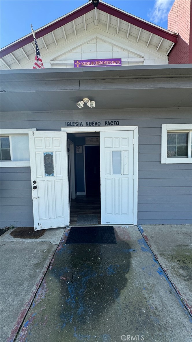 332 W 8th Street Property Photo 2