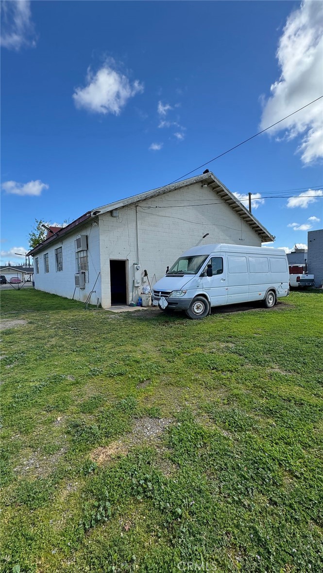 332 W 8th Street Property Photo 8