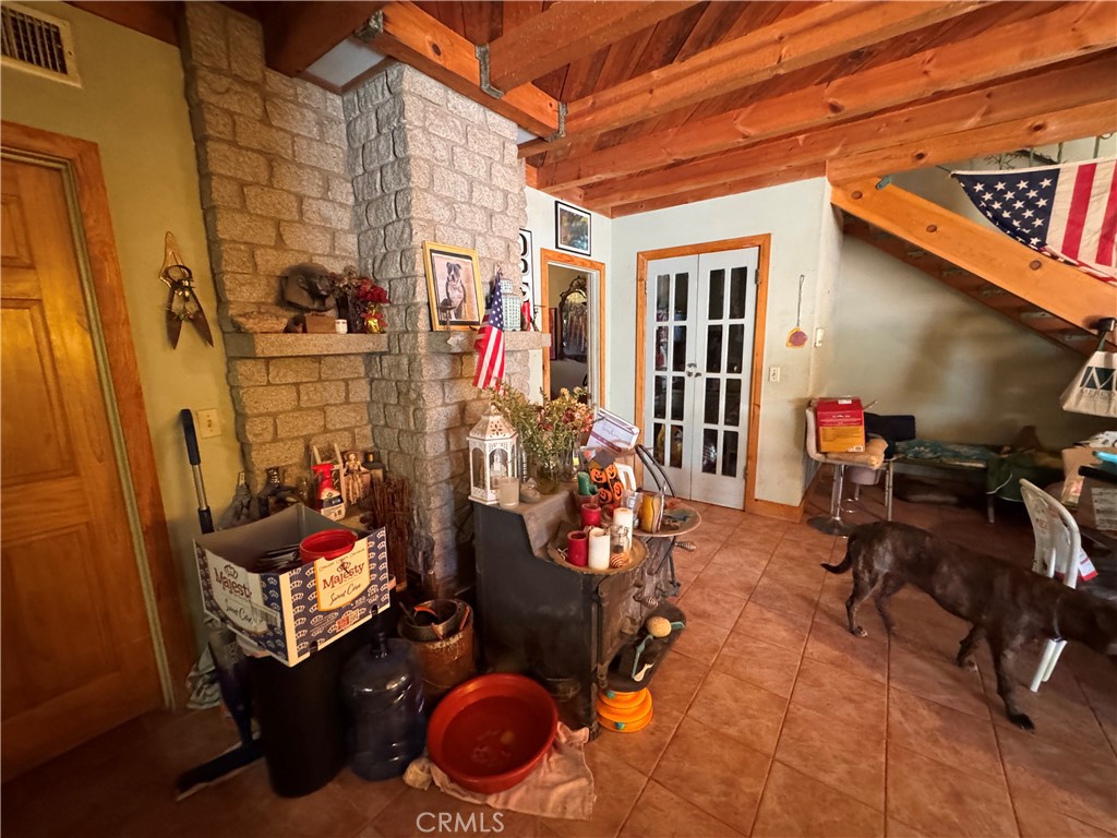 4582 Ashworth Property Photo 9
