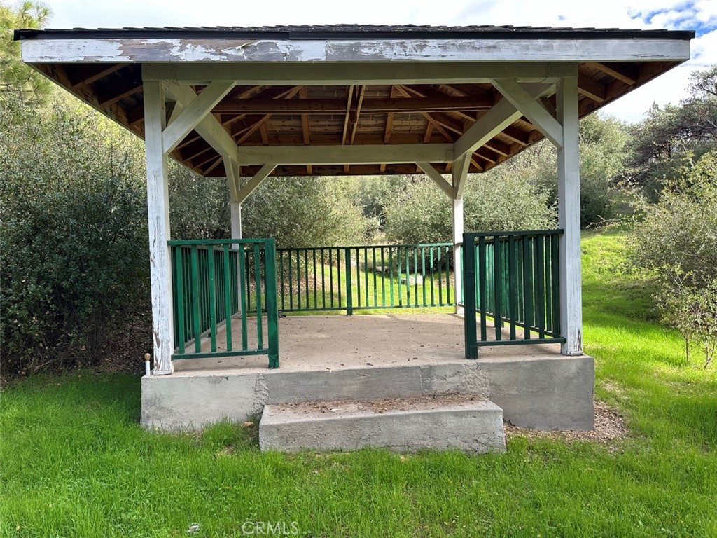 4965 Peak View Road Property Photo 4