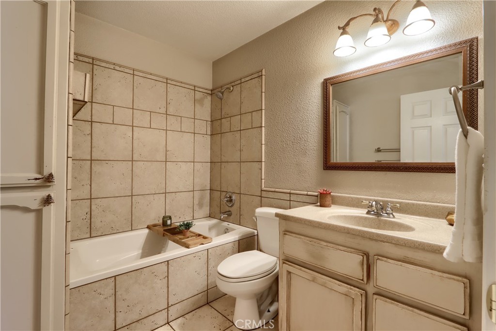 4421 Scrubby Oak Property Photo 12