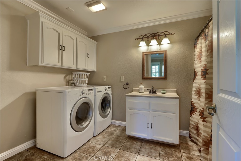 4421 Scrubby Oak Property Photo 32