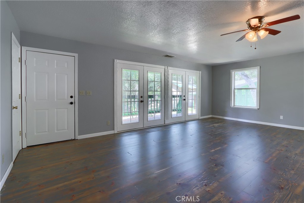 4907 Daffodil Dr Property Photo 12