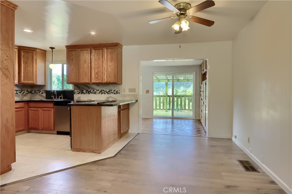 5160 Campbell Property Photo 8