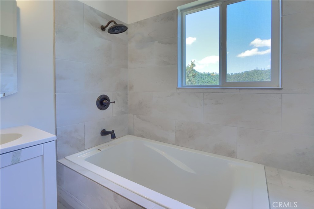 5160 Campbell Property Photo 24