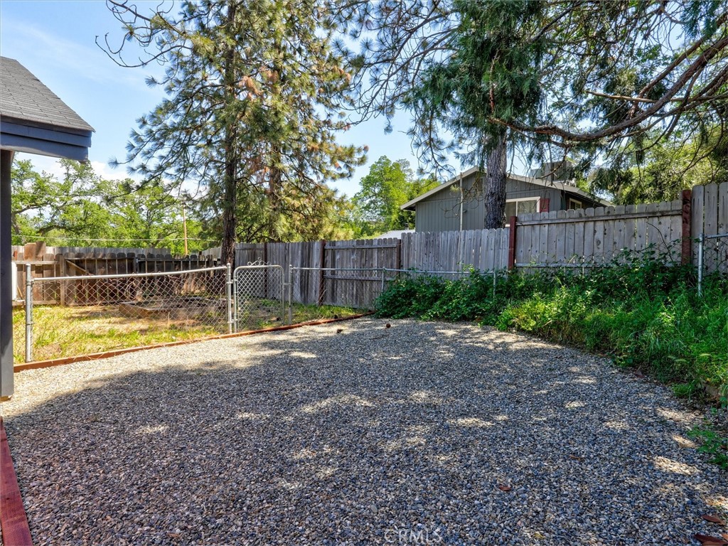 45744 N Oakview Property Photo 27