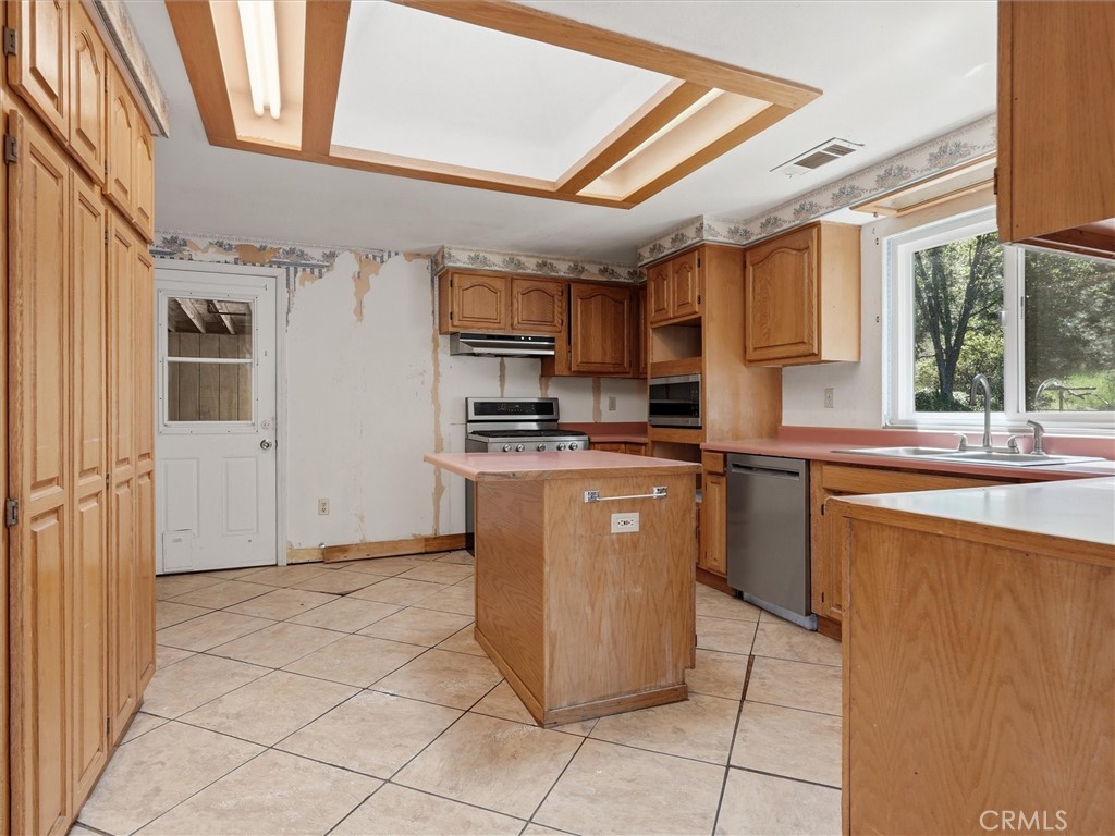 6576 Highway 140 Property Photo 18