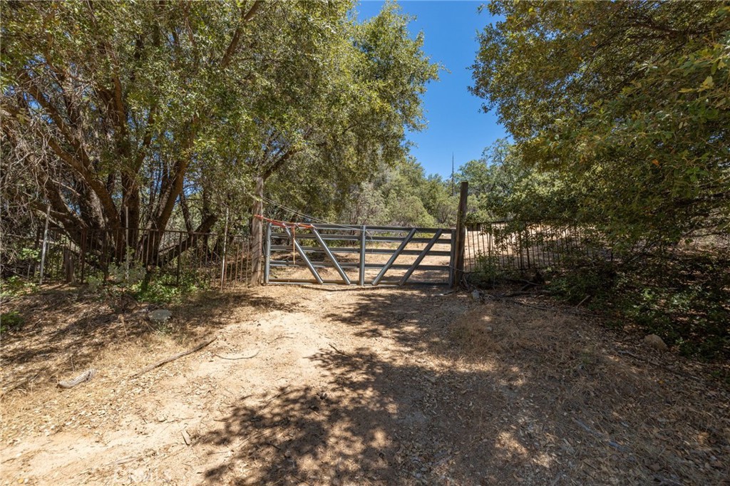 149 Acres Old Yosemite Road Property Photo 49