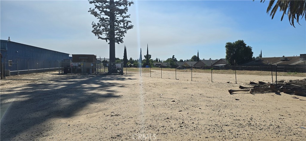 6253 N Winton Property Photo 4