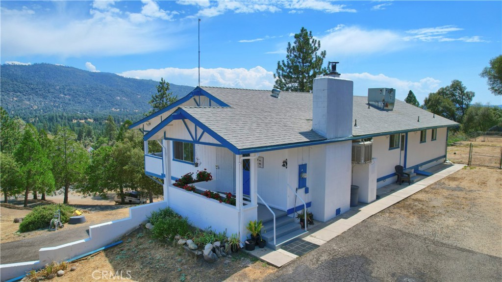 5767 Meadow Lane Property Photo 3