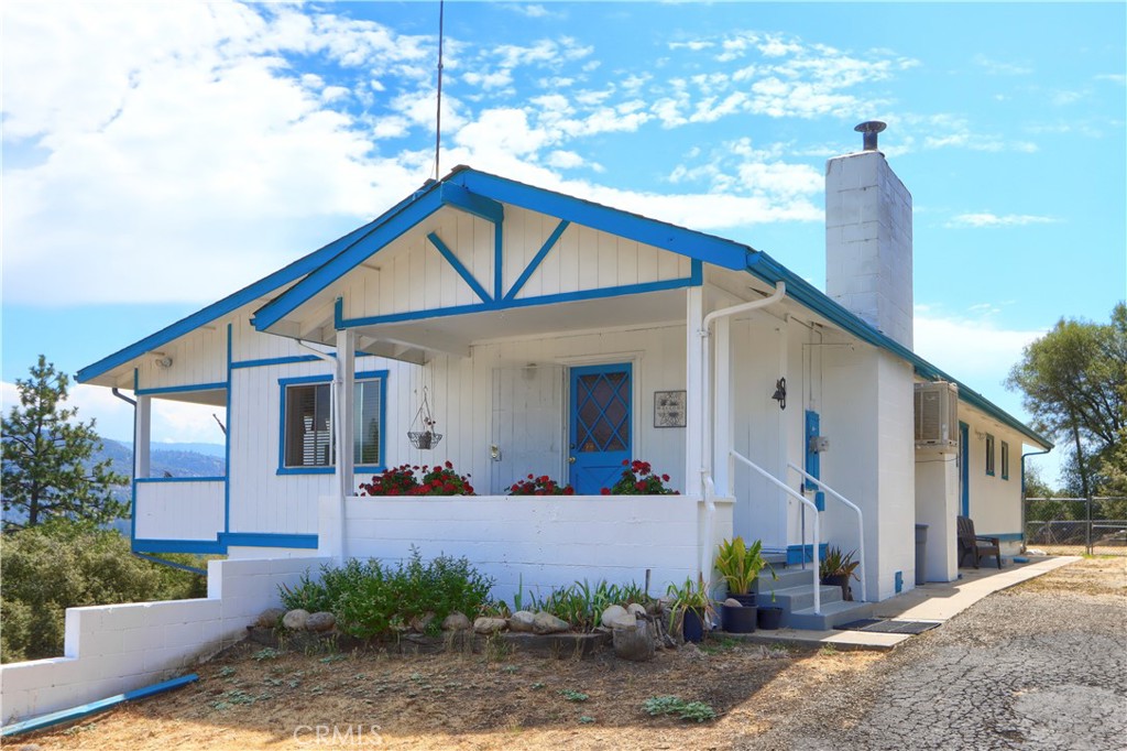 5767 Meadow Lane Property Photo 4