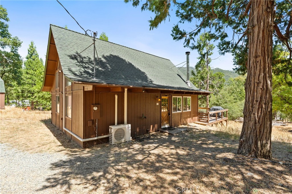 5570 Grayling Property Photo 3