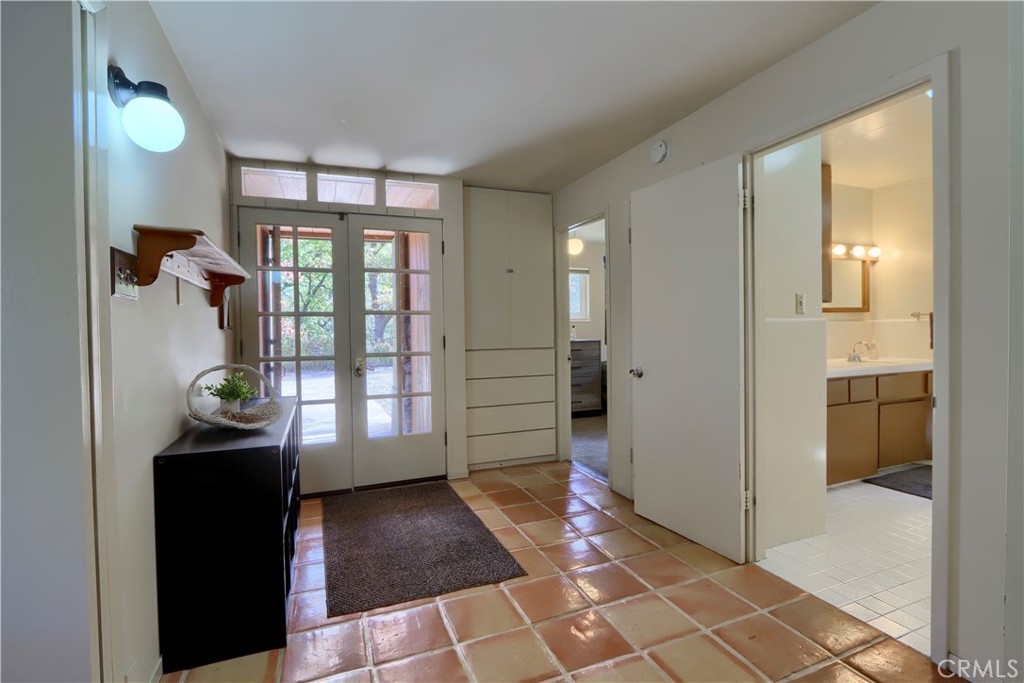 5547 Sherlock Property Photo 7
