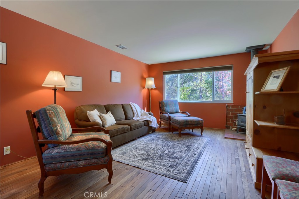 5547 Sherlock Property Photo 8